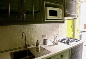 Fridge, microwave, stovetop, coffee/tea maker