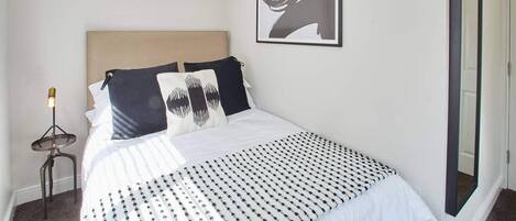 2 bedrooms, iron/ironing board, free WiFi, bed sheets