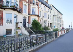 Exterior - Host & Stay | West Cliff View (Whitby)