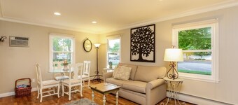 Water Street Retreat apt. walk to Saugatuck!