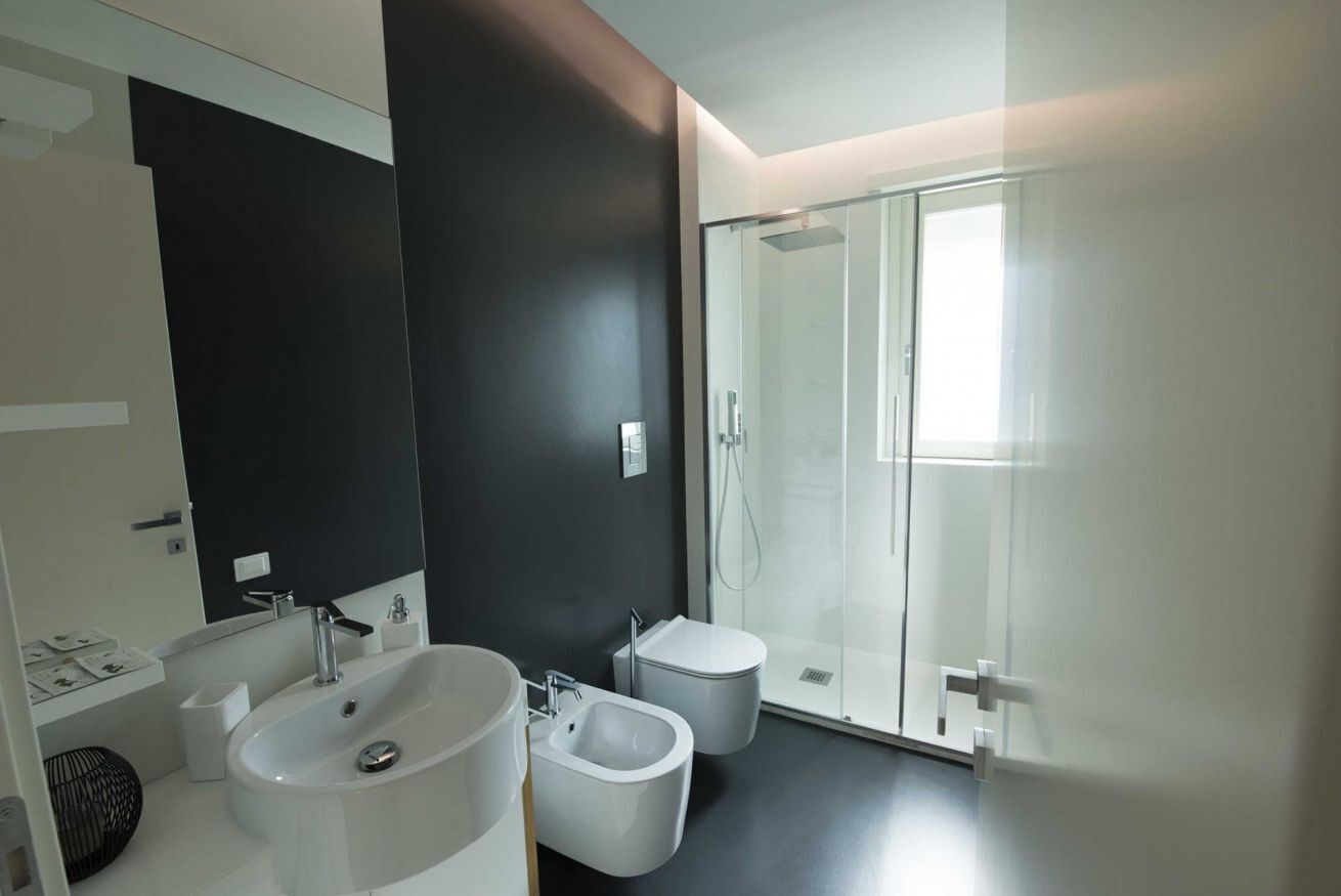 Douche, sèche-cheveux, bidet