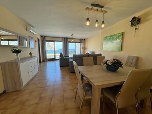 Dining - ACARIBEQ-1ºlínea Playa-Wifi y Garaje Gratis. (Calpe / Calp)