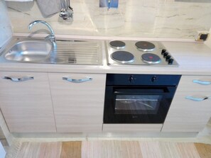 Geladeira, fogão, cooktop, cafeteira/chaleira