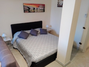1 bedroom, iron/ironing board, free WiFi, bed sheets