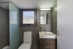 Shower, hair dryer, towels - Protaras Greco Hilltop Views Villa (Protaras)