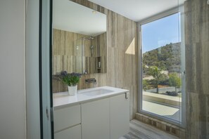 Shower, hair dryer, towels - Protaras Villa Zen Near Centre (Protaras)
