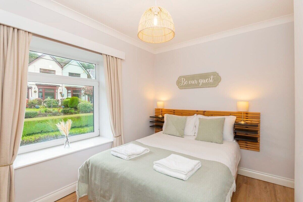 2 多间卧室、办公桌、熨斗/熨衣板、WiFi