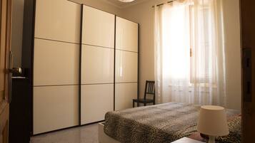 2 Schlafzimmer, Schreibtisch, Bügeleisen/Bügelbrett, Internetzugang