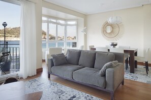 TV - ORTZIMUGA - Basque Stay (San Sebastián/Donostia)