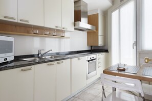 Refrigerador, microondas, horno y lavavajillas 