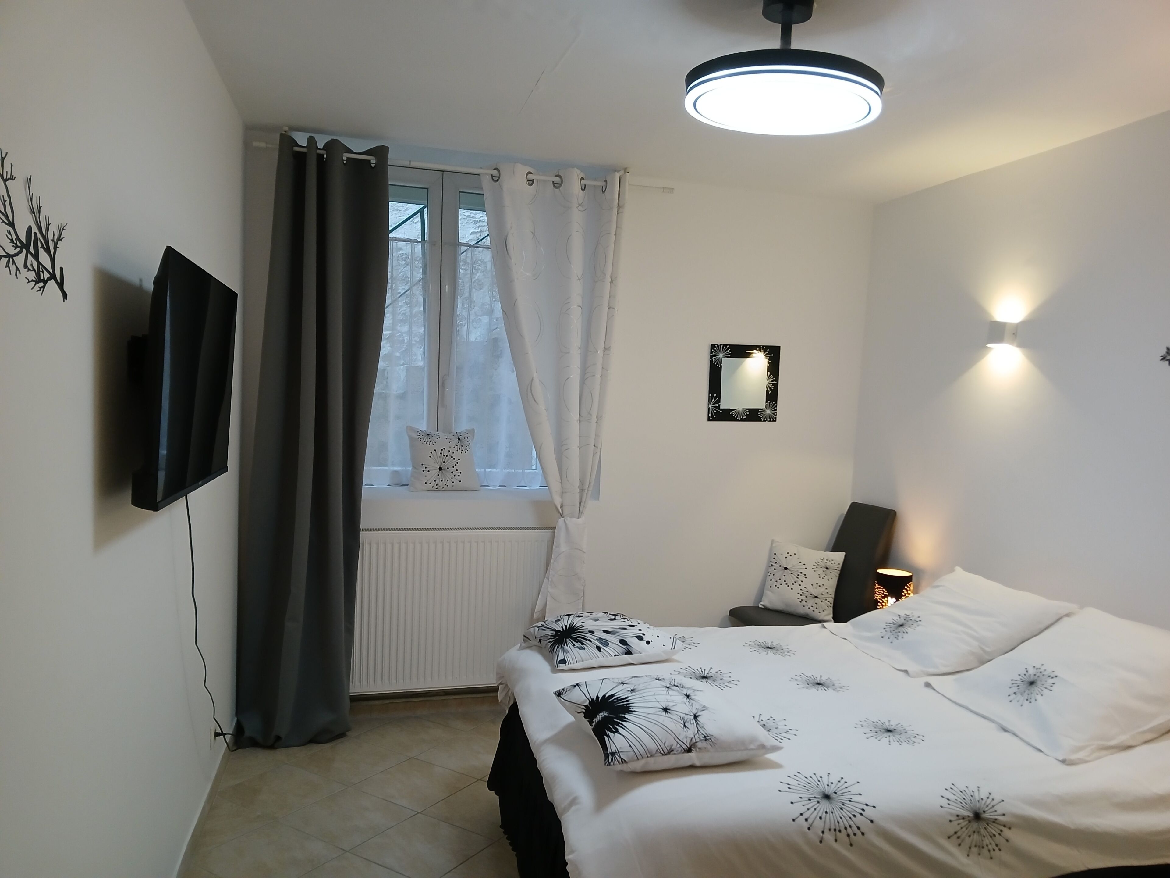 2 bedrooms, desk, iron/ironing board, travel cot
