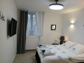 2 bedrooms, desk, iron/ironing board, travel crib