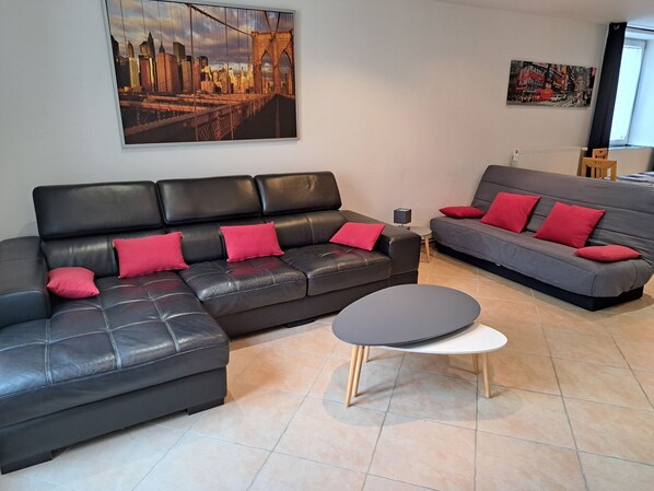 TV connectée, jeux vidéo, lecteur de DVD, livres