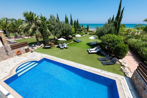 Villa Oceanus H3 by Ezoria Villas