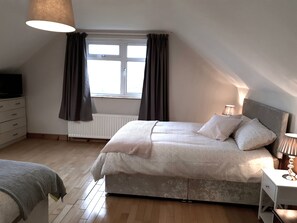 4 soverom, strykejern/-brett, wi-fi og sengetøy