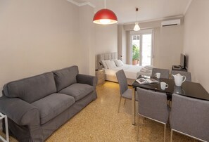 Interior - Leonidas loft in the heart of Athens (Αθήνα)