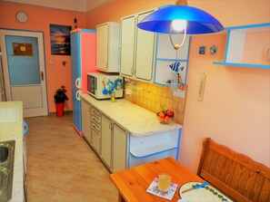 Fridge, microwave, oven, cookware/dishes/utensils