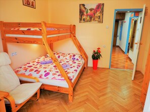 2 bedrooms, desk, iron/ironing board, free WiFi