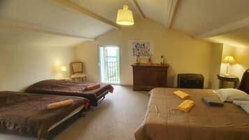 7 bedrooms, iron/ironing board, WiFi, bed sheets