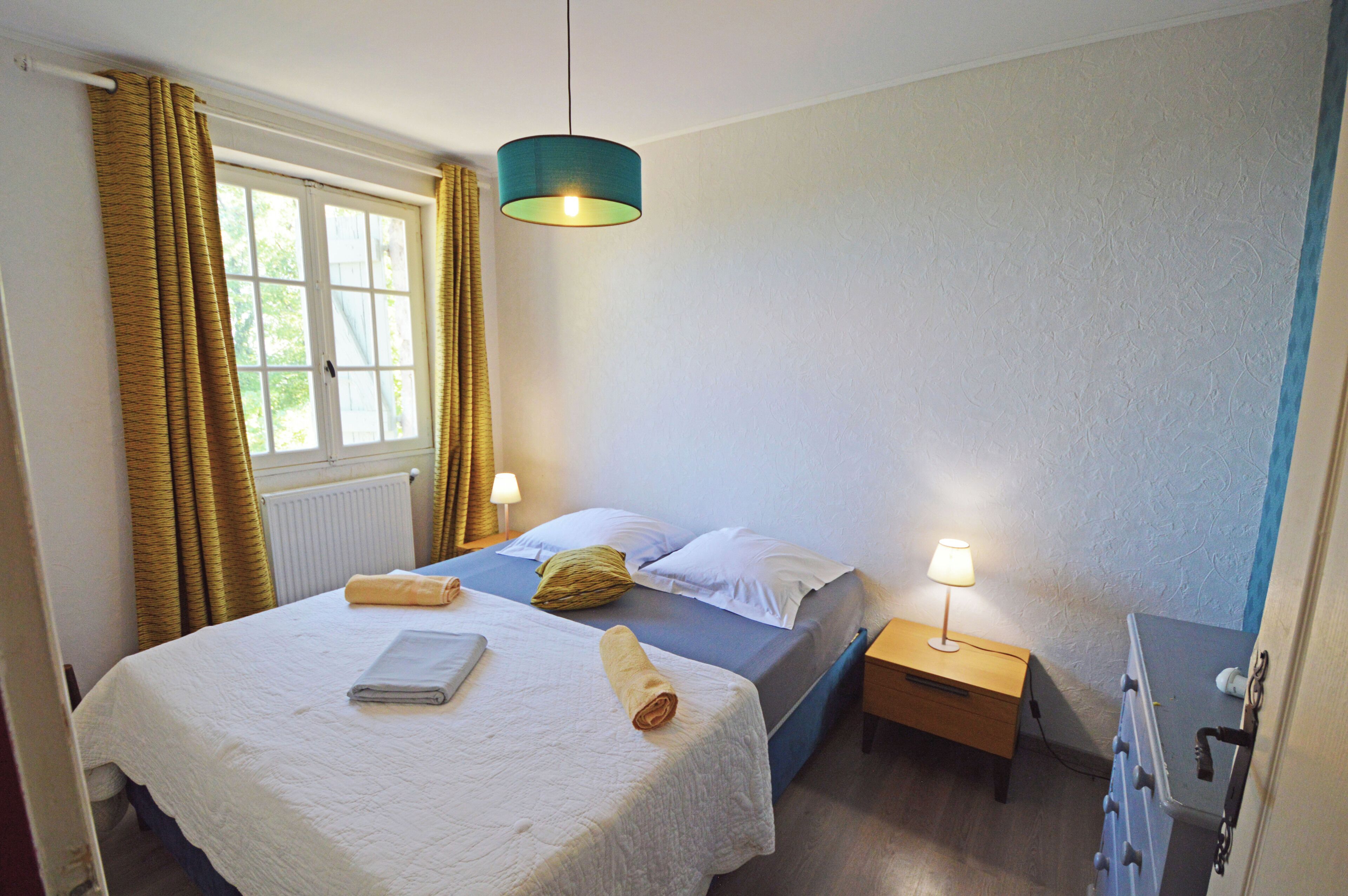 7 chambres, fer et planche à repasser, Wi-Fi, draps fournis