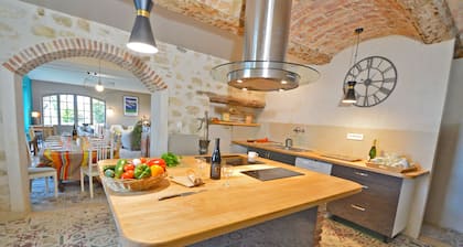 Mas Antonin 16/18 pers 7 chb Pisc chiff, pretty view to Mont Ventoux