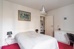 1 habitación, tabla de planchar con plancha, wifi y ropa de cama 