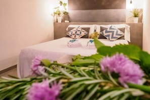 واي فاي مجانًا وملاءات أسرّة