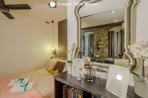 Free WiFi, bed sheets - Camaella Luxury Studio (Vernazza)