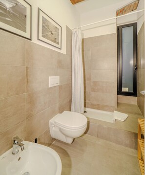 Unclassified image, 5 of 34, button - Camaella Luxury Studio with AC (Vernazza)