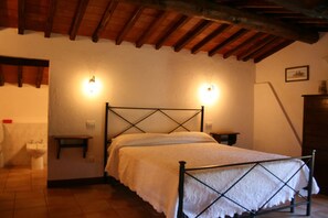7 Schlafzimmer, Bügeleisen/Bügelbrett, kostenloses WLAN, Bettwäsche