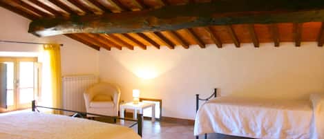 7 bedrooms, iron/ironing board, free WiFi, bed sheets