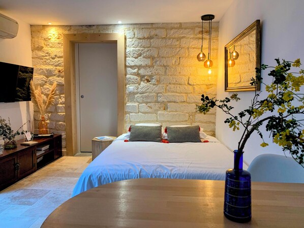 1 bedroom, iron/ironing board, travel crib, WiFi