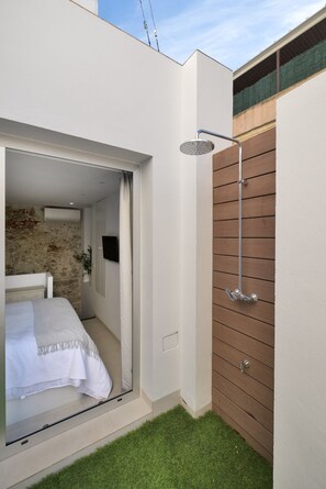 1 slaapkamer, een kluis op de kamer, een strijkplank/strijkijzer