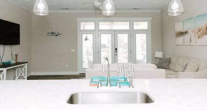 Stay 3 Blocks from Atlantic Park in a 5-Bedroom Virginia Beach Townhouse