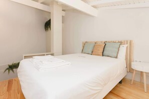3 quartos, ferros/tábuas de passar roupa, Wi-Fi, roupa de cama