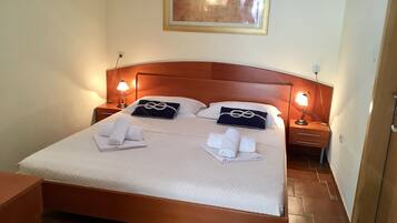 1 bedroom, internet, bed sheets