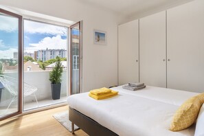 4 bedrooms, iron/ironing board, free WiFi