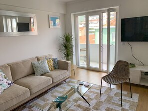 TV, fireplace, DVD player, books