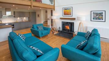 Smart TV, fireplace, DVD player, books