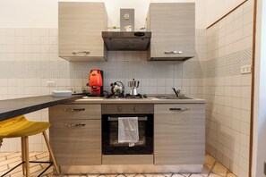 冰箱、微波炉、烤箱、炉灶