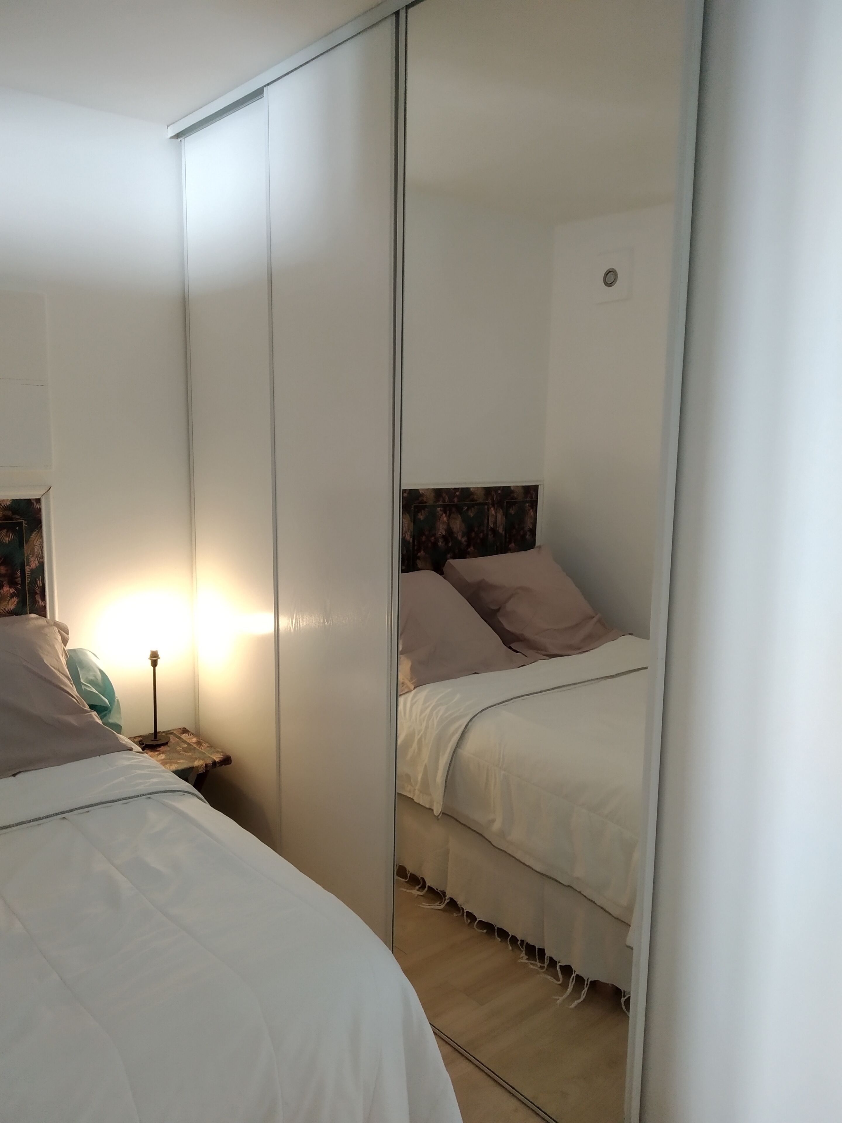 Fer et planche à repasser, lit parapluie, Wi-Fi gratuit, draps fournis