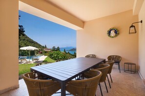 Outdoor dining - Cà Cantoni Villa With Pool Lake View (Garda)