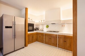 Frigorifero, microonde, forno, lavastoviglie