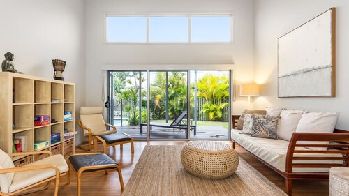 Casuarina Surfbreak Beach House with Pool