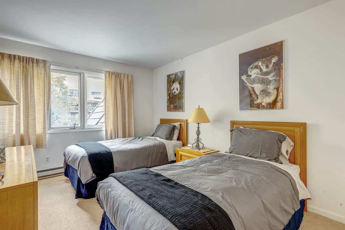 2 bedrooms, iron/ironing board, travel cot, WiFi