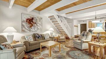 Télévision, cheminée