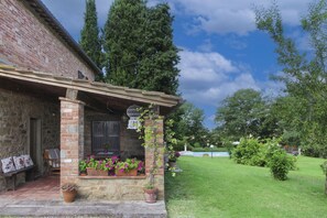 House, Home, Estate, Cottage, Lawn, Garden, Landscaping, Farmhouse, Hacienda, Yard