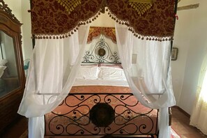 2 chambres, fer et planche à repasser, draps fournis