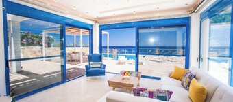 Villa Cyan - Three Bedroom Villa, Sleeps 6