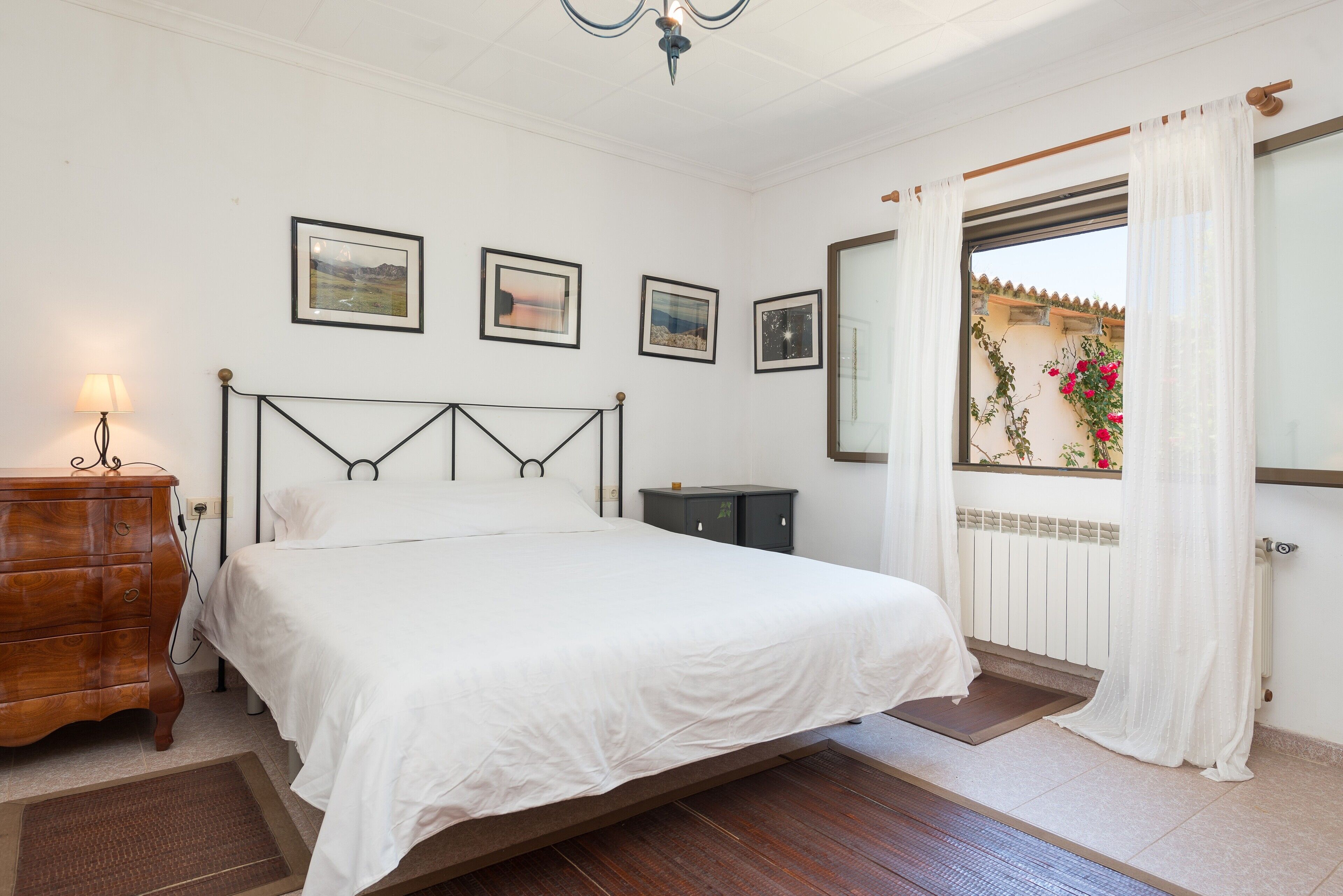 3 dormitorios, tabla de planchar con plancha, wifi gratis y ropa de cama